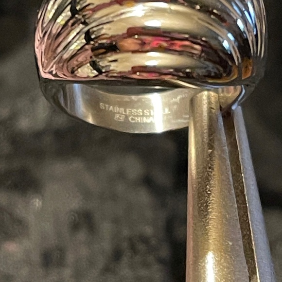 Silver Ribbed Statement Ring - Picture 5 of 5